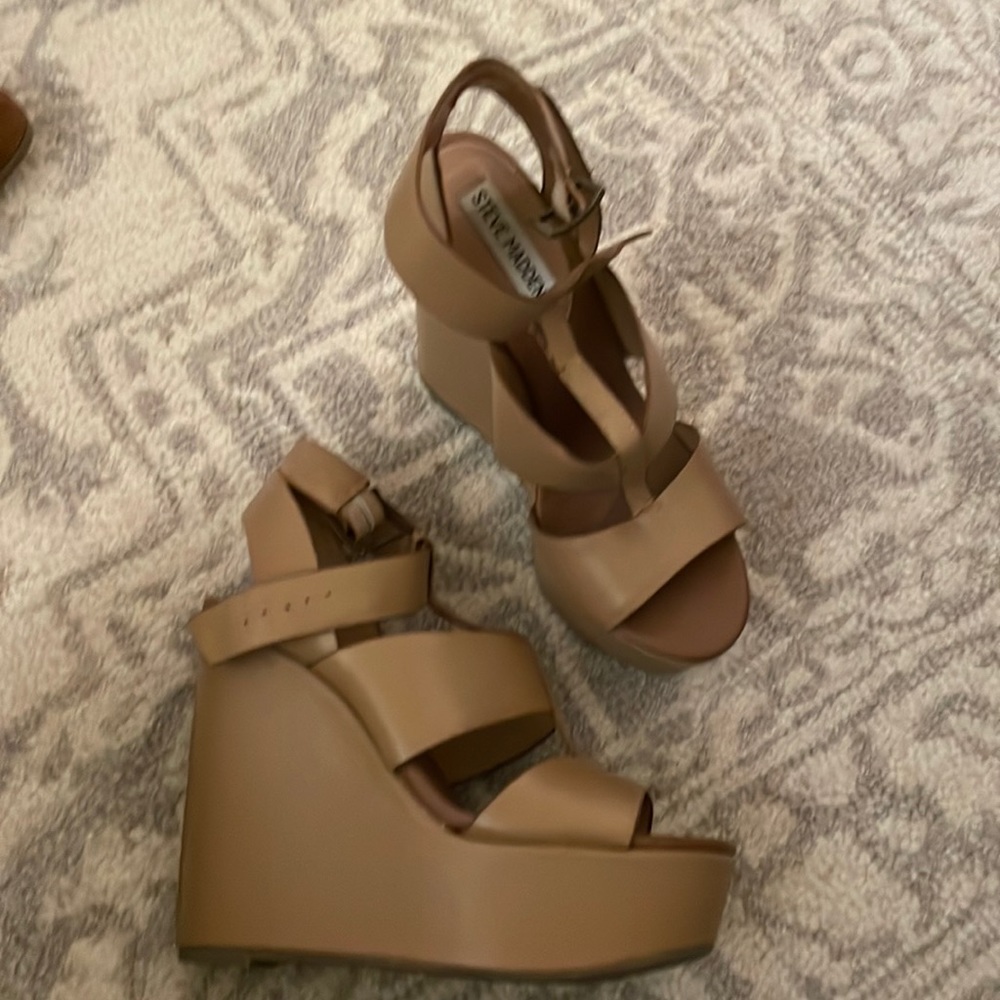 Steve Madden Nude Wedges